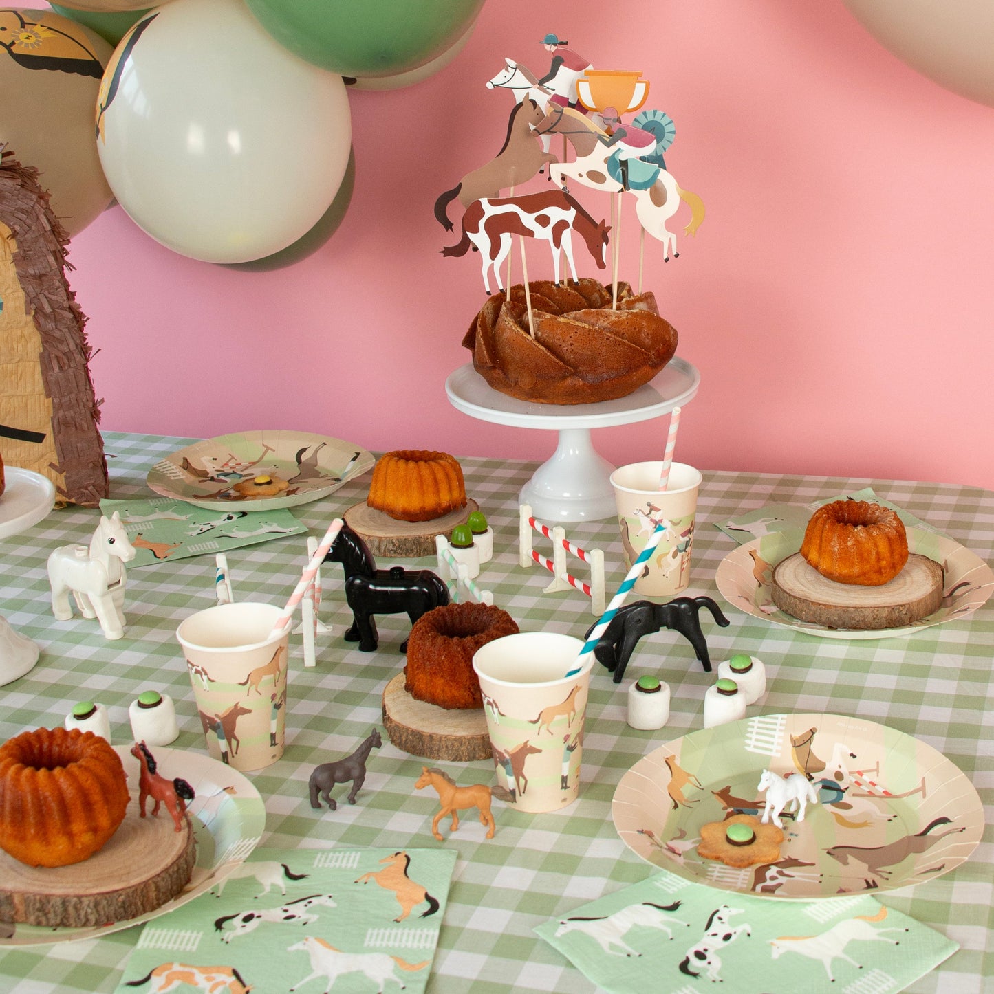 8 Assiettes en carton - Chevaux